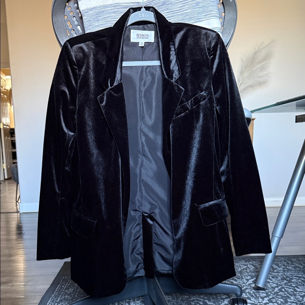 BP Dakota Steve Madden Black Velvet Blazer
